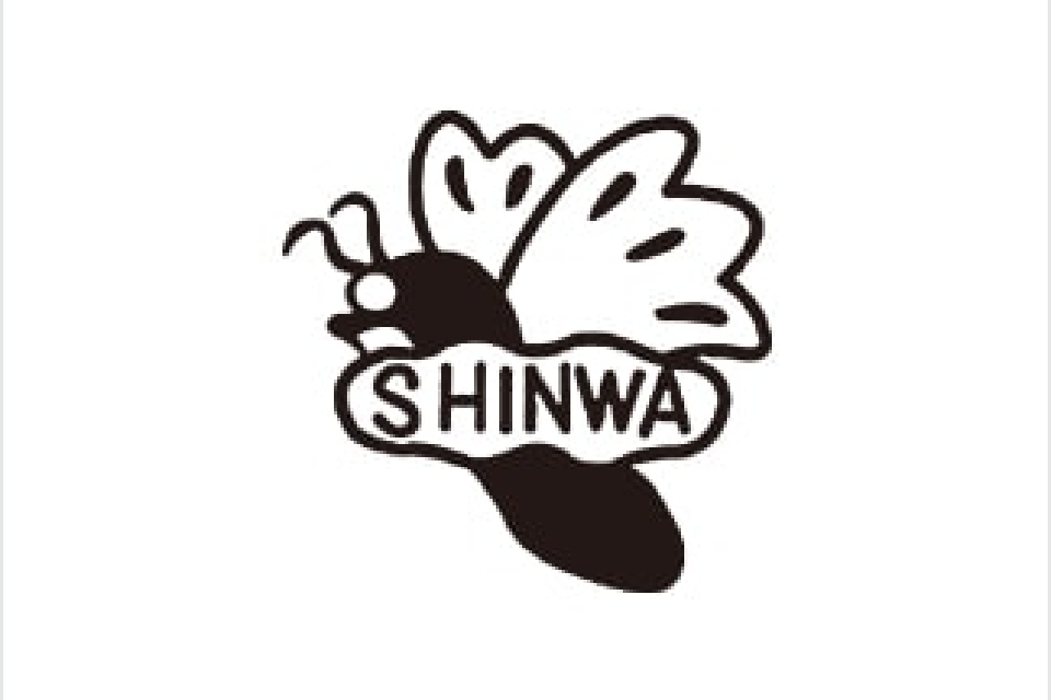 創業時の商標 (蚕蛾と繭)